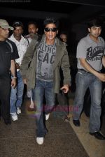 Shahrukh Khan leaves for IIFA Toronto on 23rd June 2011 (8).JPG